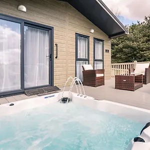 Ashworth With Hot Tub Barmby on the Moor